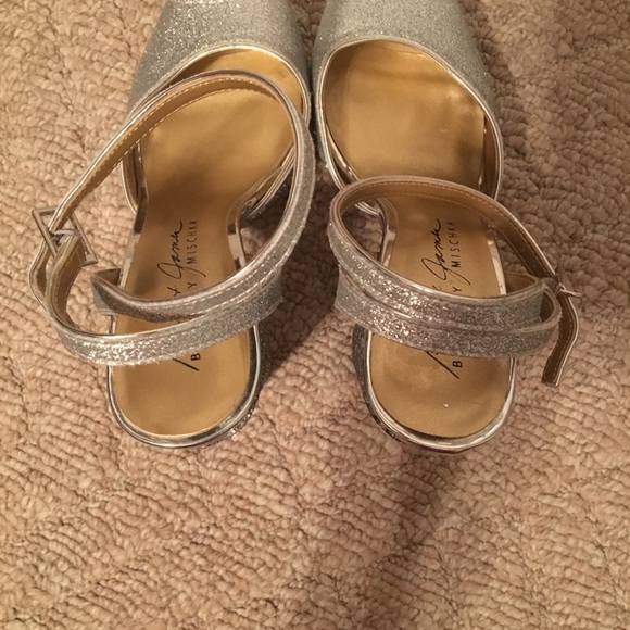 Gorgeous silver sparkle shoes - Picture 5 of 8